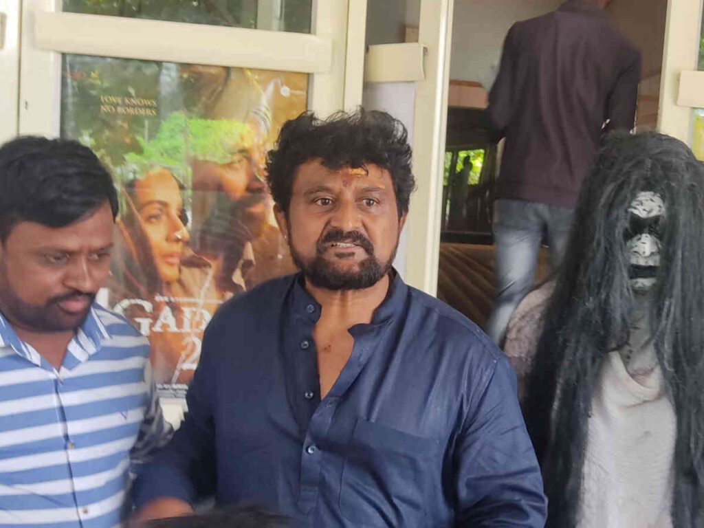 ACTOR KOMAL